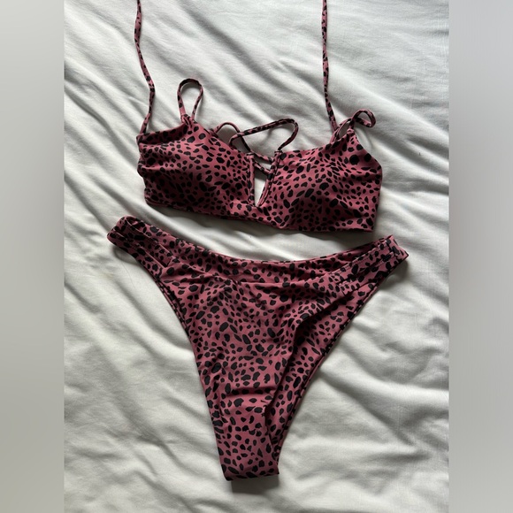 Zaful Other - Zaful Pink Patterned Strappy back Bikini